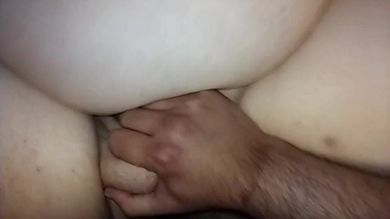 Волосатый отчим в классической позе оттрахал жирную падчерицу до оргазма