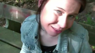 Студентка любит получать свежую сперму на своё смазливое лицо