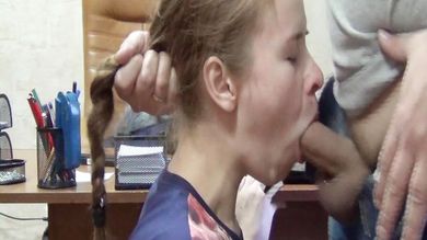 Учитель в кабинете грубо выебал студентку с косичкой в маленький ротик